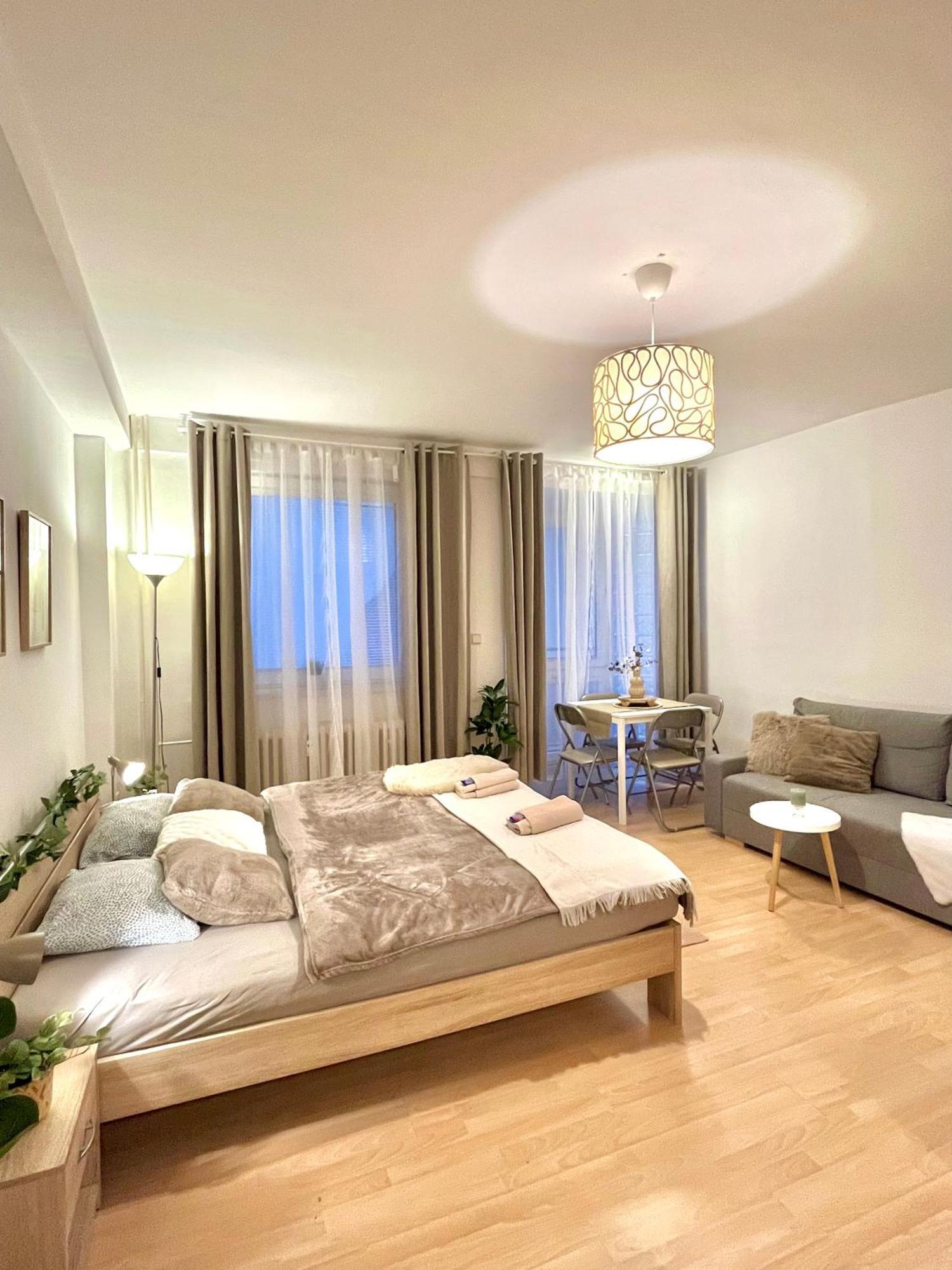 Apartment Simona - Old Town Bratislava Exteriör bild