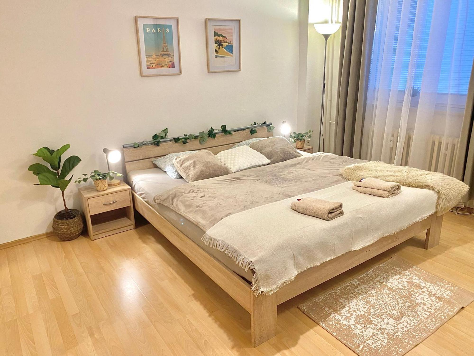 Apartment Simona - Old Town Bratislava Exteriör bild